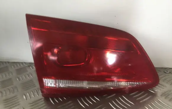 Tailgate rear/tail lights