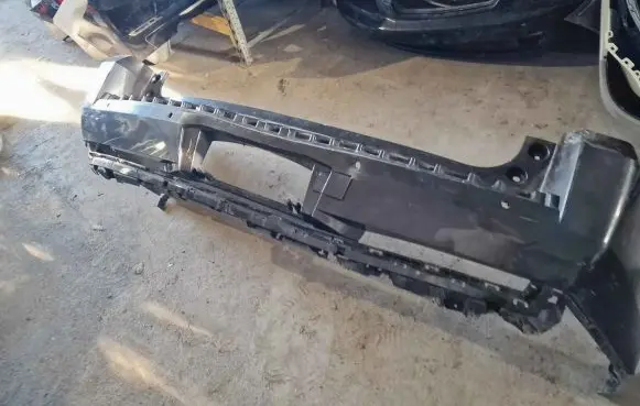 Cadillac Escalade Rear bumper 22960926