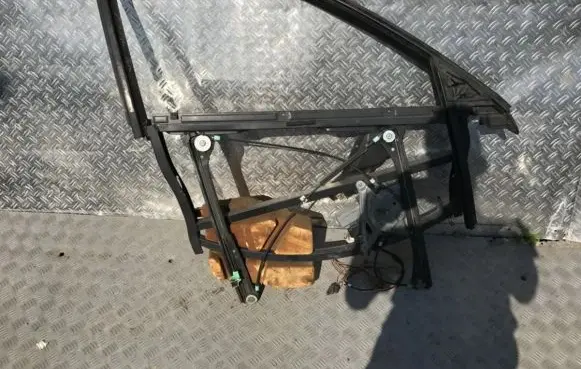Audi A4 S4 B5 8D Front door window/glass frame 