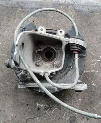 BMW 5 E39 Rear wheel hub spindle/knuckle 