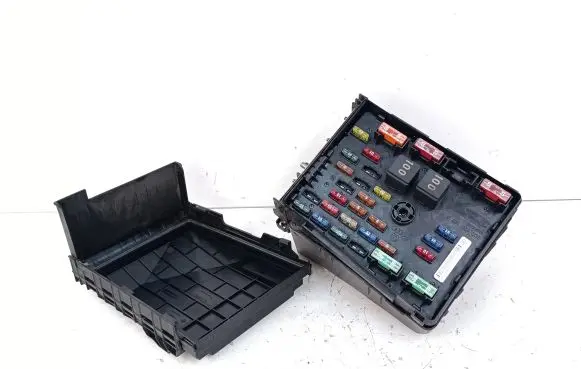 Volkswagen Tiguan Fuse box set 3C0937125A 1K0937132F