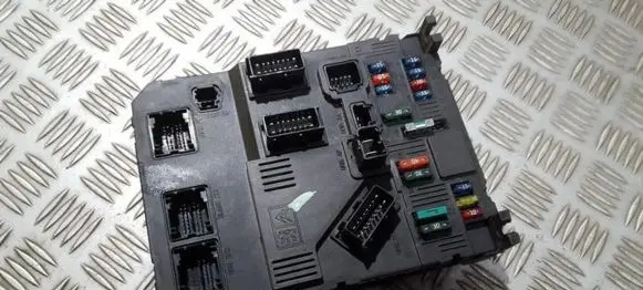 Peugeot 206 Fuse box set 9646777480
