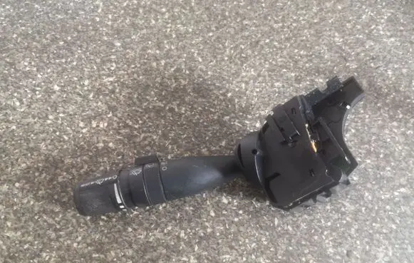 Chrysler Town & Country V Wiper control stalk 28128109