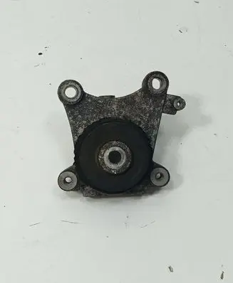 Honda CR-V Engine mounting bracket
