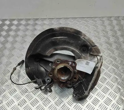 BMW M4 F82 F83 Front wheel hub 2284744