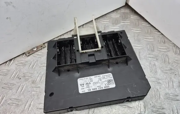 Volkswagen Touran III Comfort/convenience module 5Q0937086BL F005V01916