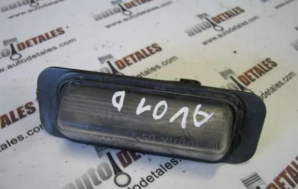 Toyota Avensis T220 Number plate light