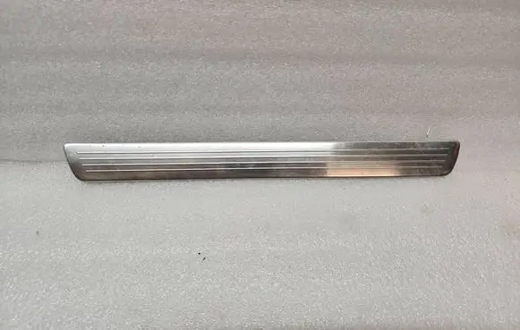 Mercedes-Benz GL X166 Rear sill trim cover A1666860836