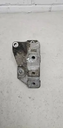 Volkswagen Golf IV Engine mounting bracket