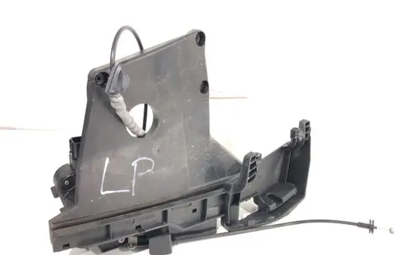 Volvo S80 Front door lock 30699407