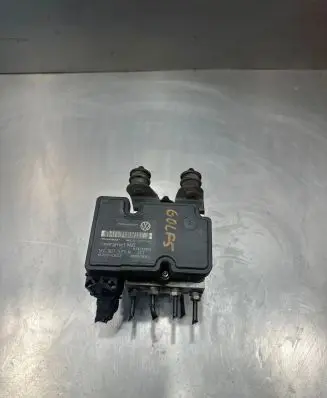 Volkswagen Golf V ABS Pump 1K0907379N 00005793E6 10097003133