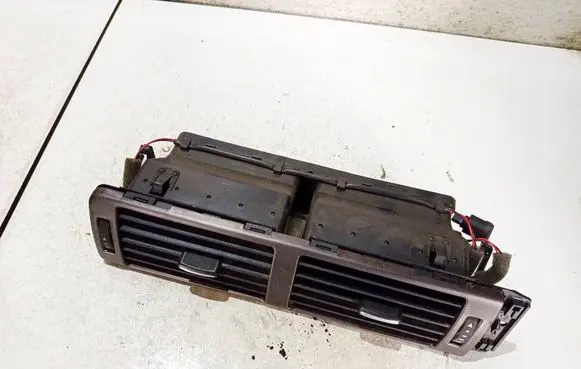 Volkswagen PASSAT B4 Dash center air vent grill 4B1820951