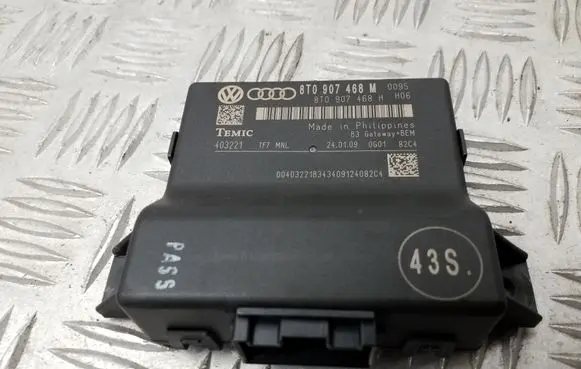 Audi A4 S4 B8 8K Gateway control module 8T0907468M