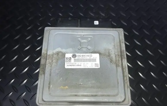 Volkswagen PASSAT B6 Engine control unit/module 03G906018CD 5WP45600AA
