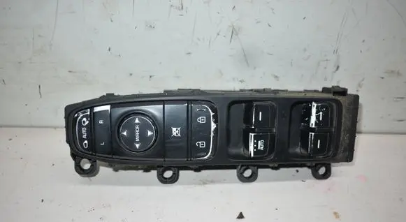 KIA Niro Electric window control switch 93570G5310