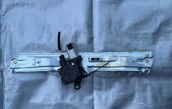 Fiat Tipo Front door window regulator with motor