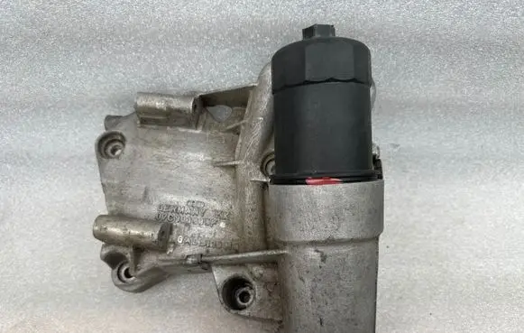 Audi A8 S8 D2 4D Oil filter mounting bracket 07C903805F 07C115433A