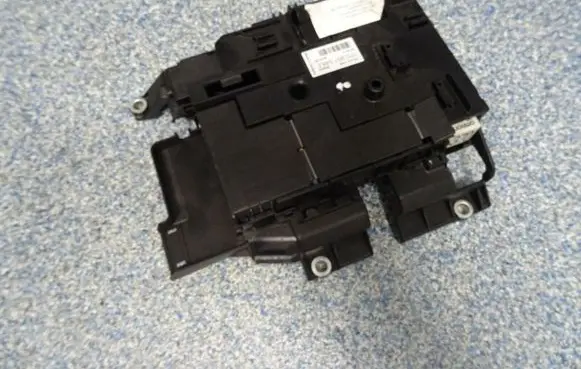 Volkswagen Touareg II Fuse module 7P0937548