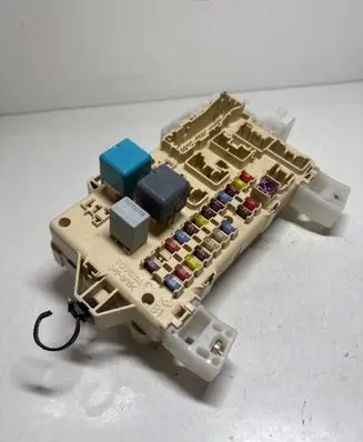 Toyota Corolla Verso AR10 Fuse module 892210F010 6280535792