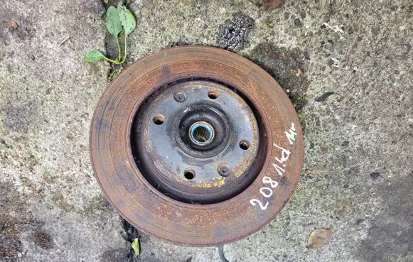 Peugeot 208 Front wheel hub