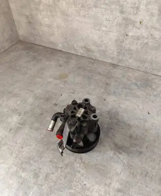 Toyota Corolla Verso AR10 Power steering pump 32100