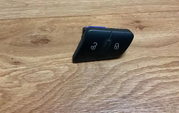 Volkswagen PASSAT B6 Central locking switch button 3C0962125B 114701S