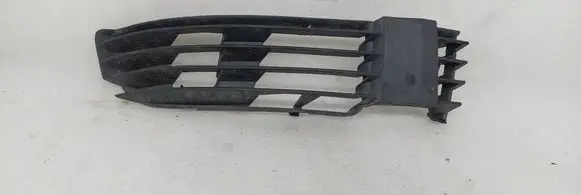Volkswagen PASSAT B5 Front bumper lower grill 3B0853666H