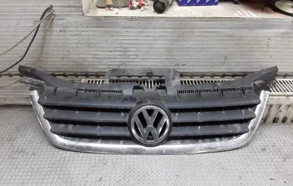 Volkswagen Touran I Front bumper upper radiator grill 1T0853651