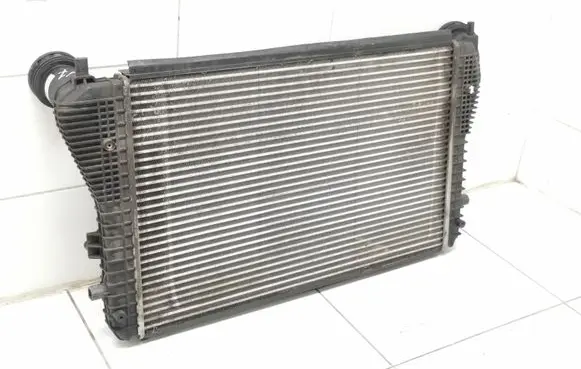 Volkswagen Jetta V Intercooler radiator 1K0145803E