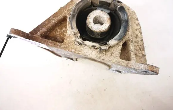 Fiat Doblo Engine mount bracket