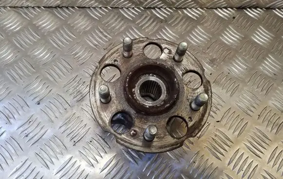 Honda CR-V Rear wheel hub
