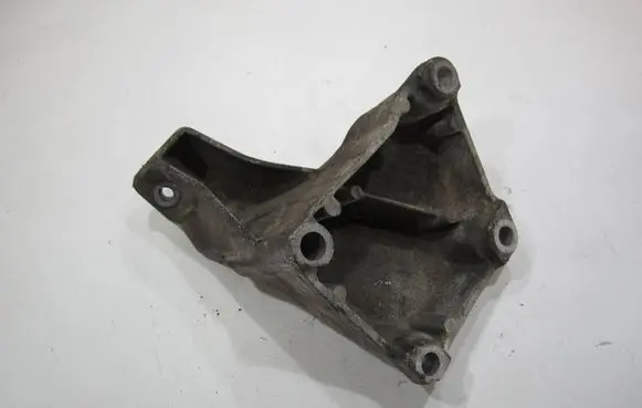Audi A4 S4 B5 8D Engine mounting bracket 8D0199307G