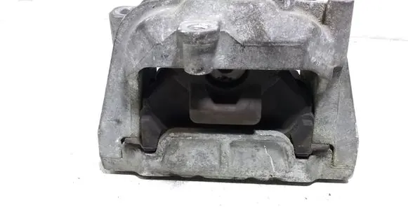 Volkswagen Touran I Engine mount bracket 1K0199262