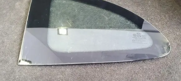 KIA Rio Rear side window