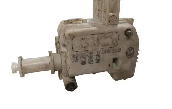 Volkswagen Touran I Central locking motor 1T0810773 3B0959782