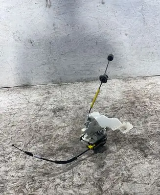 Volkswagen PASSAT B8 Front door lock 8J1837015D