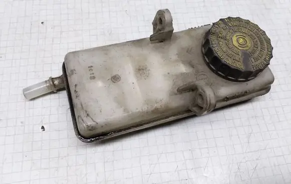 Citroen C4 I Clutch fluid reservoir/tank 0204224574