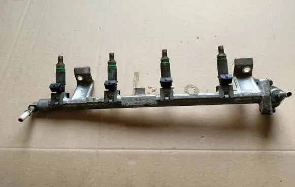 Ford Fiesta Fuel injector supply line/pipe 