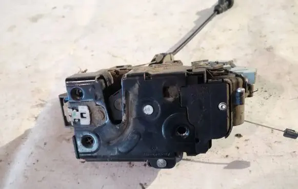 Skoda Octavia Mk2 (1Z) Front door lock 3d1837016ac