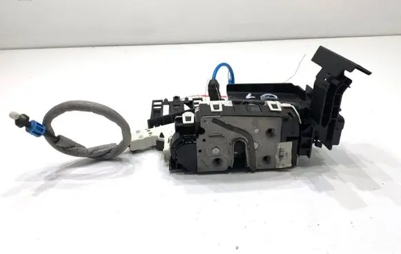 Mercedes-Benz CLA C117 X117 W117 Front door lock A0997201901