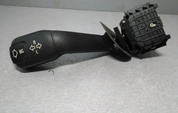 BMW 5 E39 Indicator stalk 8352172 01100410