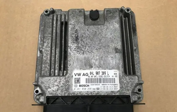 Audi A4 S4 B9 8W Engine control unit/module 04L907309L