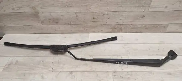 Toyota Corolla Verso AR10 Front wiper blade arm 
