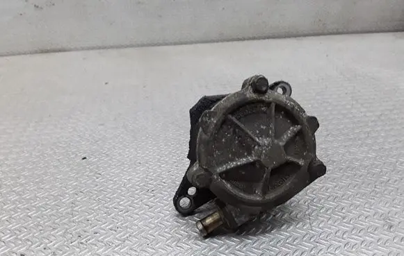 BMW 5 E39 Vacuum pump 2246126