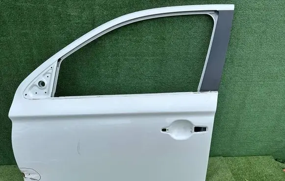 Mitsubishi Outlander Front door