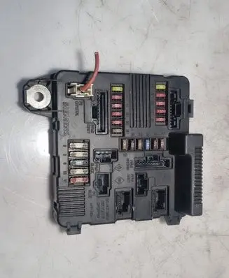 Renault Laguna II Fuse module 8200306033C S118399300L