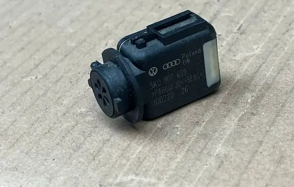 Volkswagen Polo V 6R Rear glass lock/latch E496 5K0907659