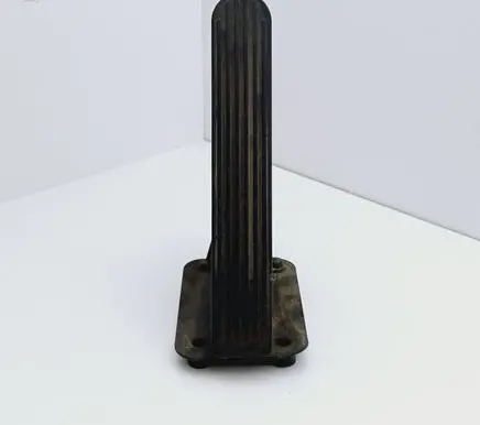 Accelerator throttle pedal