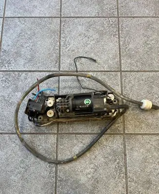 BMW 7 F01 F02 F03 F04 Air suspension compressor/pump 6794465 4722555610 443020164