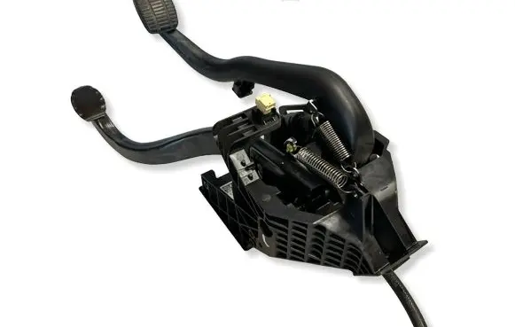 BMW 2 F46 Pedal assembly 6870847